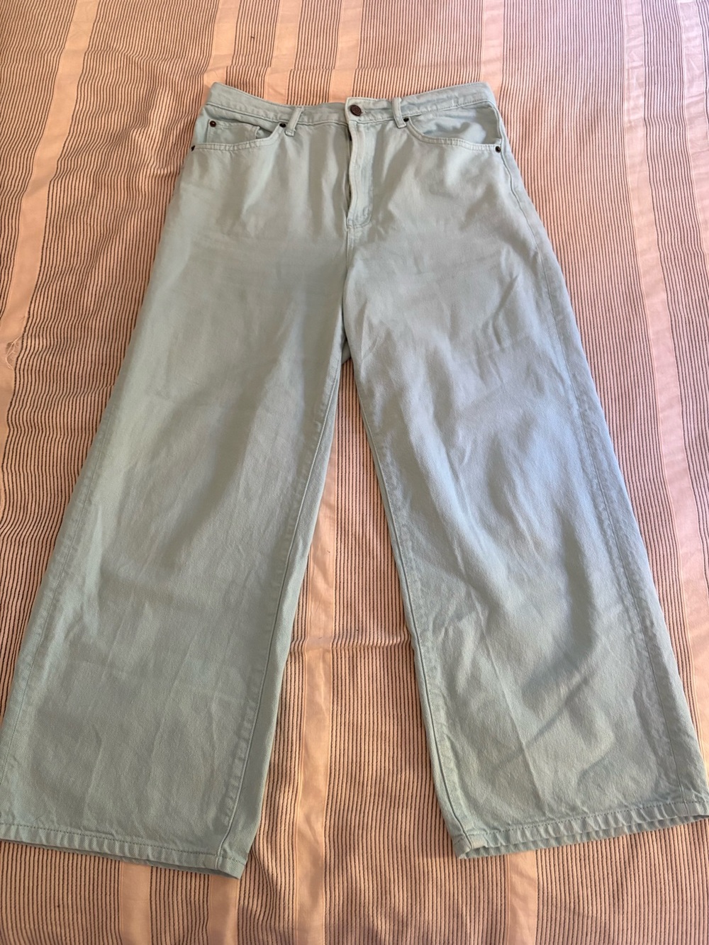BDG High and Wide Jeans in light vibrant blue